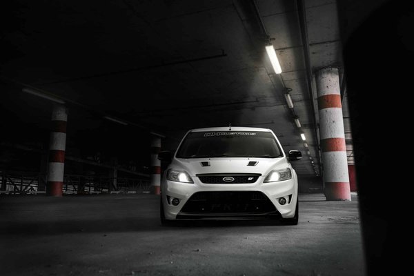 Quels sont les meilleurs moyens de protéger les phares d'une Ford Focus contre le jaunissement?