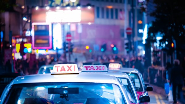 Assurance taxi résiliée : découvrez vos recours !